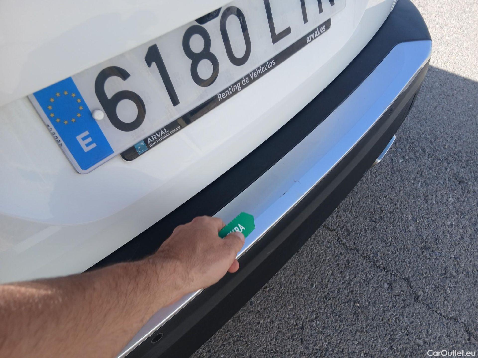  Peugeot  2008 PEUGEOT  / 2019 / 5P / todoterreno Allure Pack Puretech 130 S&S EAT8 (AC) #12