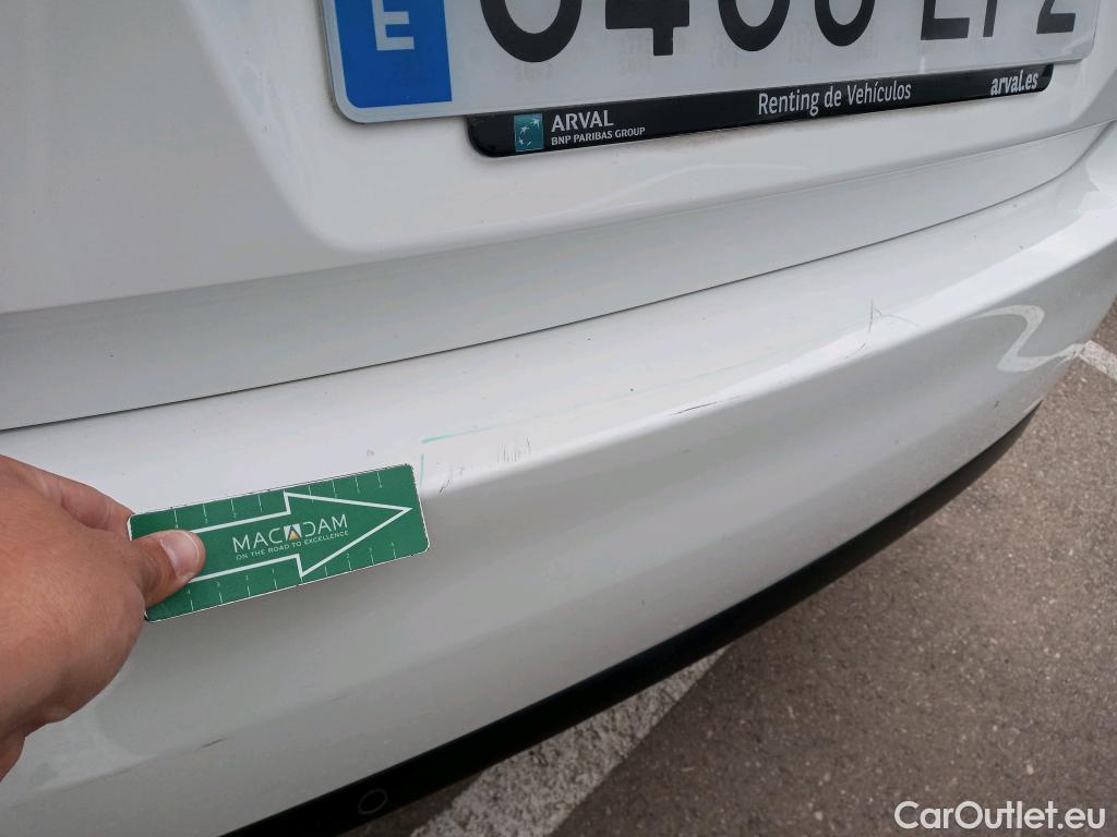  Peugeot  308 PEUGEOT  / 2017 / 5P / berlina con portón 5p Active Pack BlueHDi 130 S&S #24