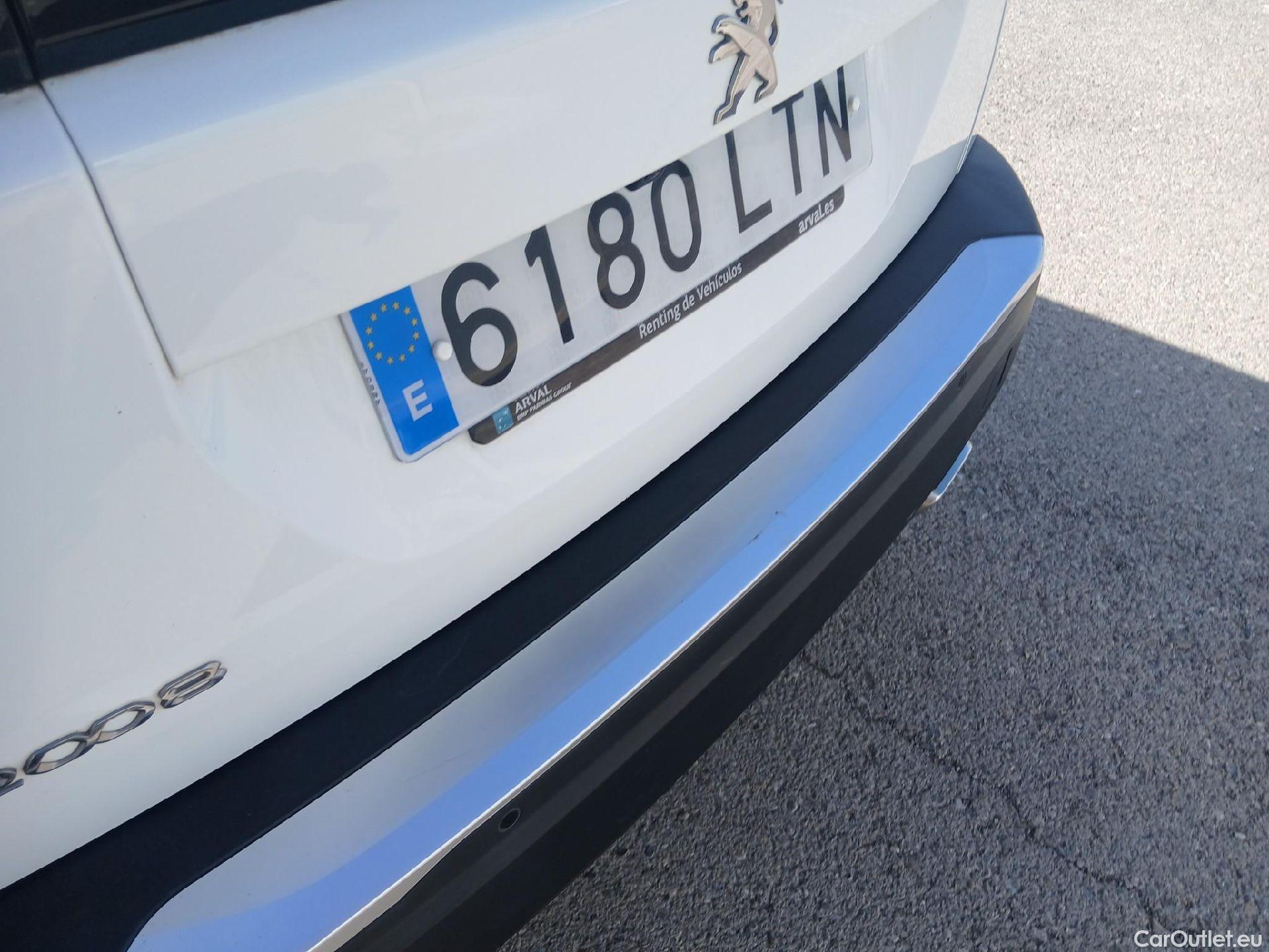 Peugeot  2008 PEUGEOT  / 2019 / 5P / todoterreno Allure Pack Puretech 130 S&S EAT8 (AC) #11