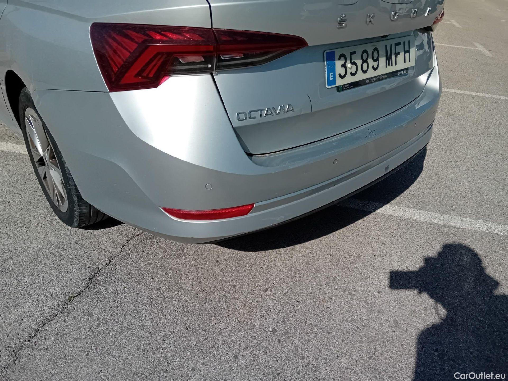 Skoda  Octavia SKODA  / 2020 / 5P / familiar Combi 2.0 TDI 110kW (150CV) DSG Style #17