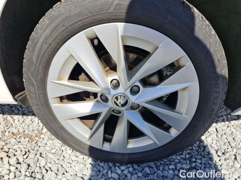  Skoda  Octavia  Combi (NX3)(2020) Oct.C.2.0TDI 110 4x4 Style AT #12