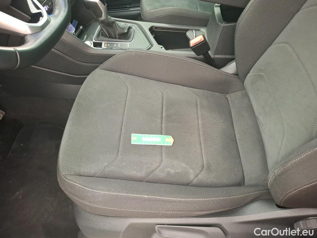  Volkswagen  Tiguan VOLKSWAGEN  / 2020 / 5P / SUV 1.4 eHybrid 245 DSG6 Elegance #19