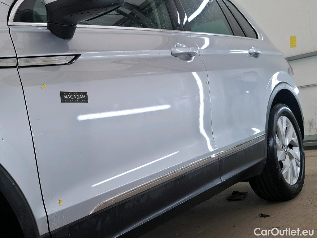  Volkswagen  Tiguan VOLKSWAGEN  / 2020 / 5P / SUV 1.5 TSI 150 DSG7 Elegance #4