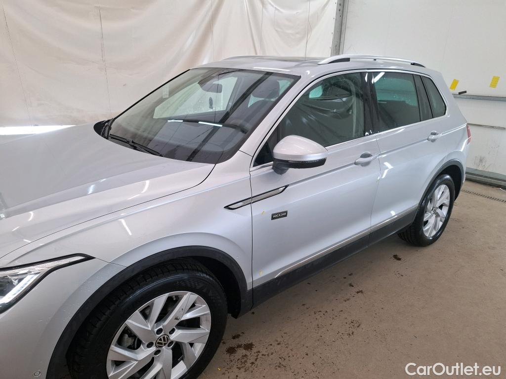  Volkswagen  Tiguan VOLKSWAGEN  / 2020 / 5P / SUV 1.5 TSI 150 DSG7 Elegance #9
