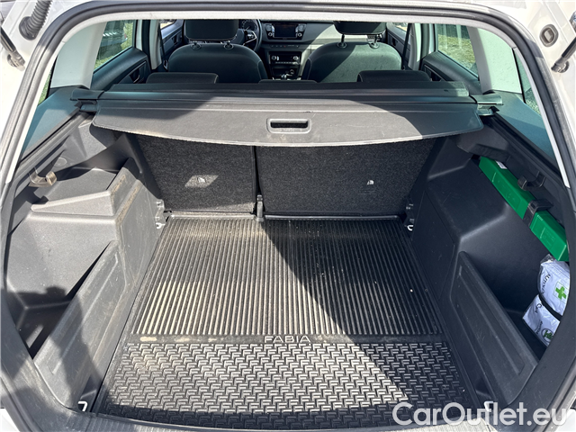  Skoda  Fabia Com.1.0TSI 70 Ambition 5d #14