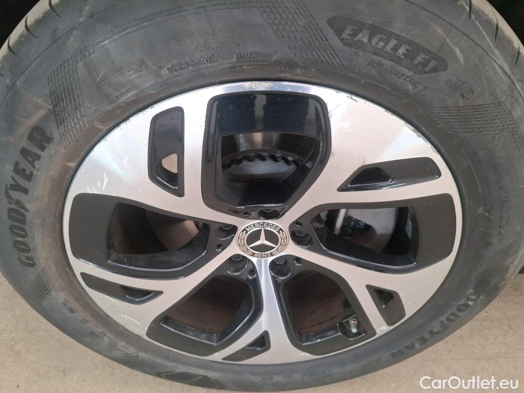  Mercedes  GLC MERCEDES-BENZ  / 2022 / 5P / SUV  300 e Business Line 4MATIC #23
