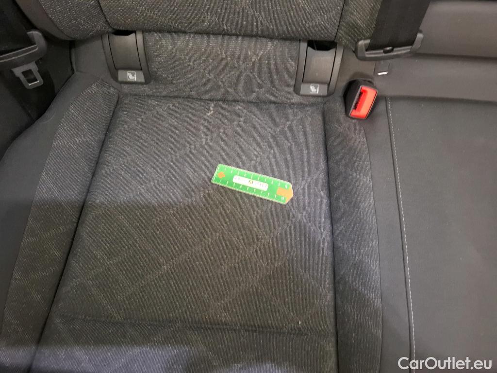  Volkswagen  Golf  VOLKSWAGEN / 2020 / 5P / Berline 2.0 TDI SCR 115 DSG7 Life Busi #24