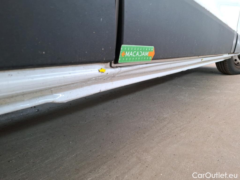  Renault  Trafic RENAULT  4p Combi Life L2 Energy dCi 125 #1
