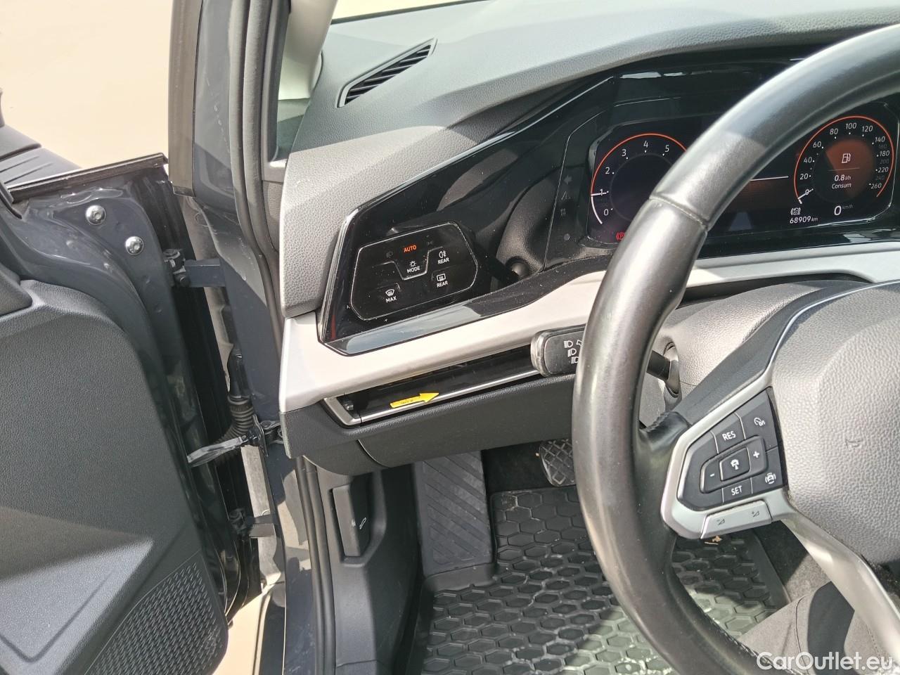  Volkswagen  Golf  Life 1.0 TSI #4