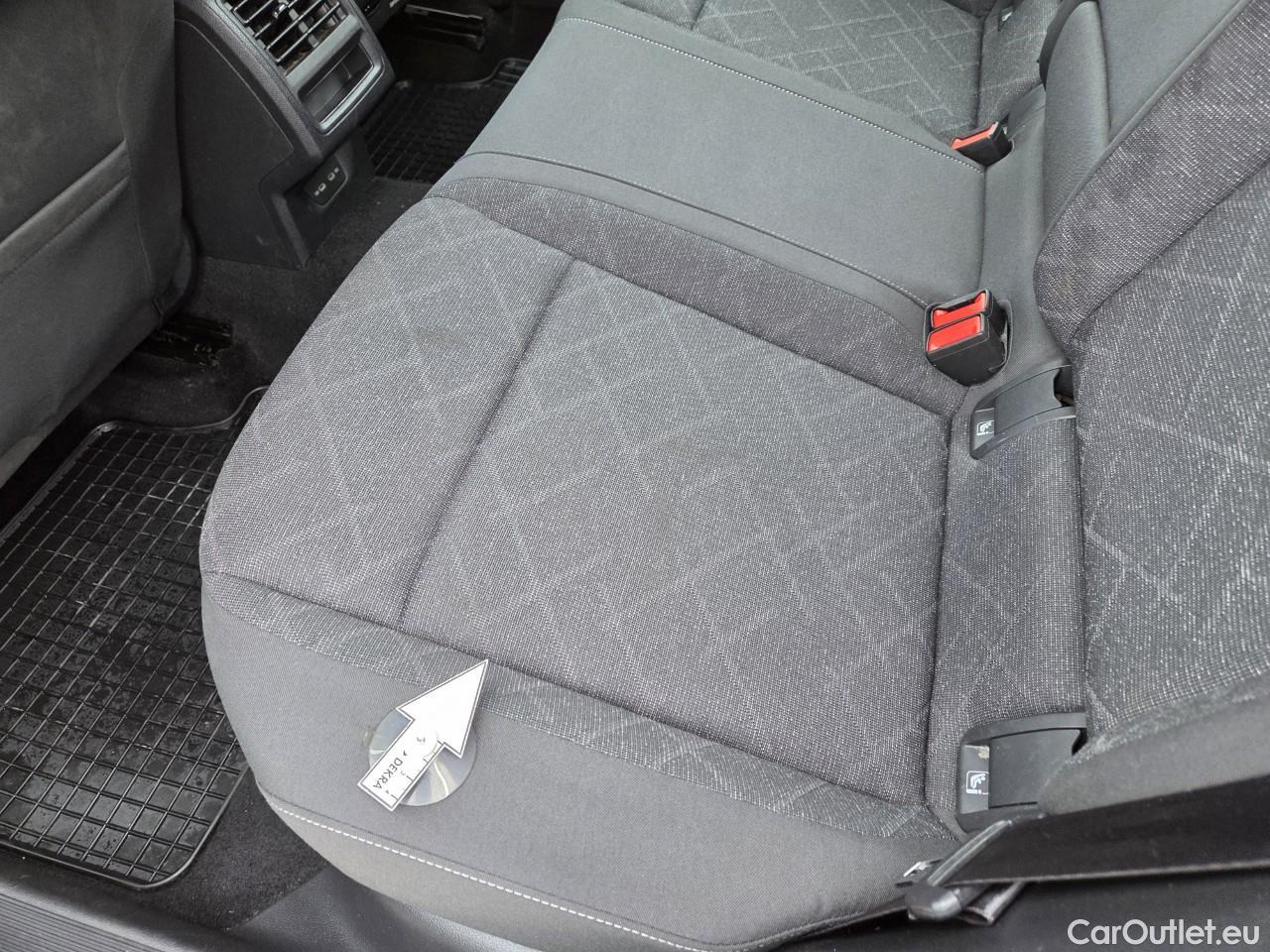  Volkswagen  Golf  Life 1.0 TSI #52