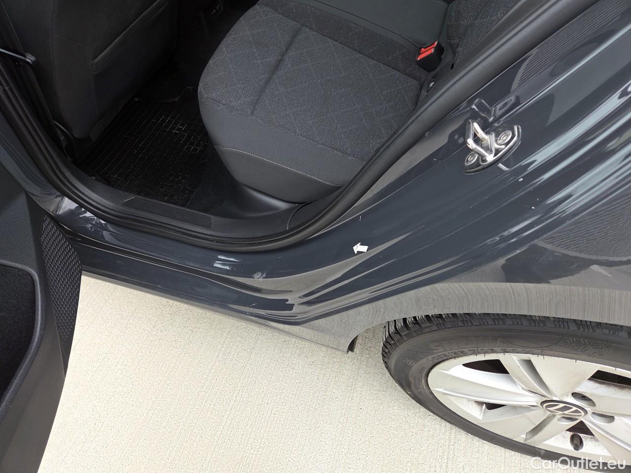  Volkswagen  Golf  Life 1.0 TSI #35