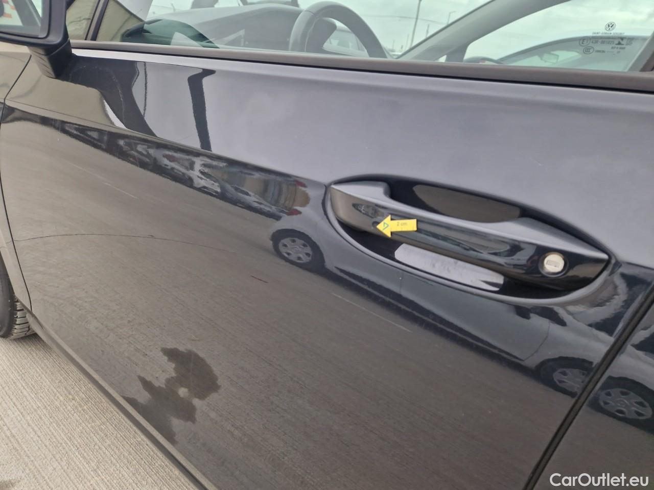  Volkswagen  Golf  Life 1.0 TSI #3