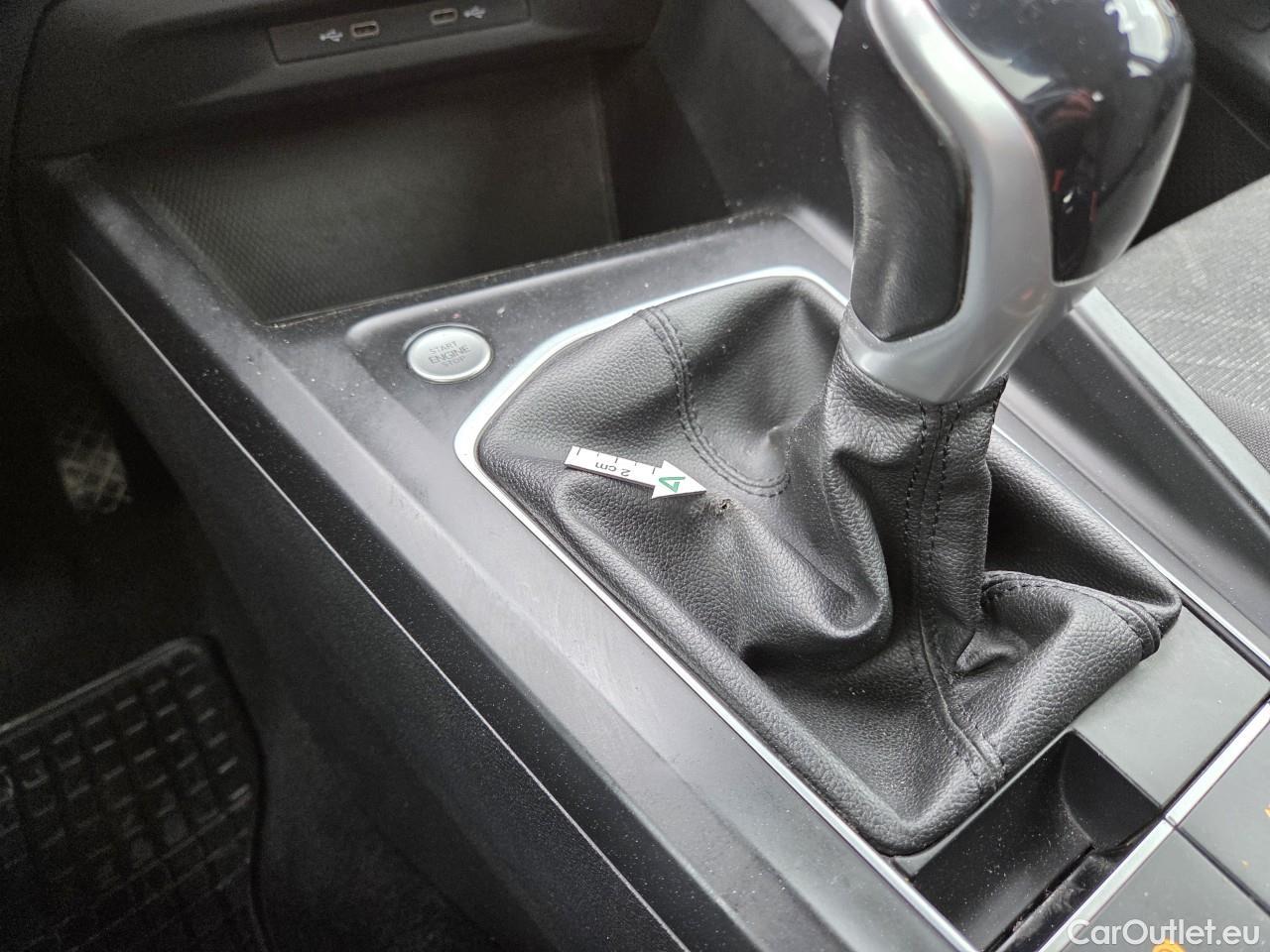  Volkswagen  Golf  Life 1.0 TSI #47