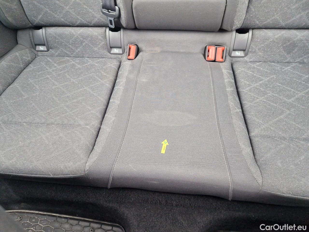  Volkswagen  Golf  Life 1.0 TSI #31