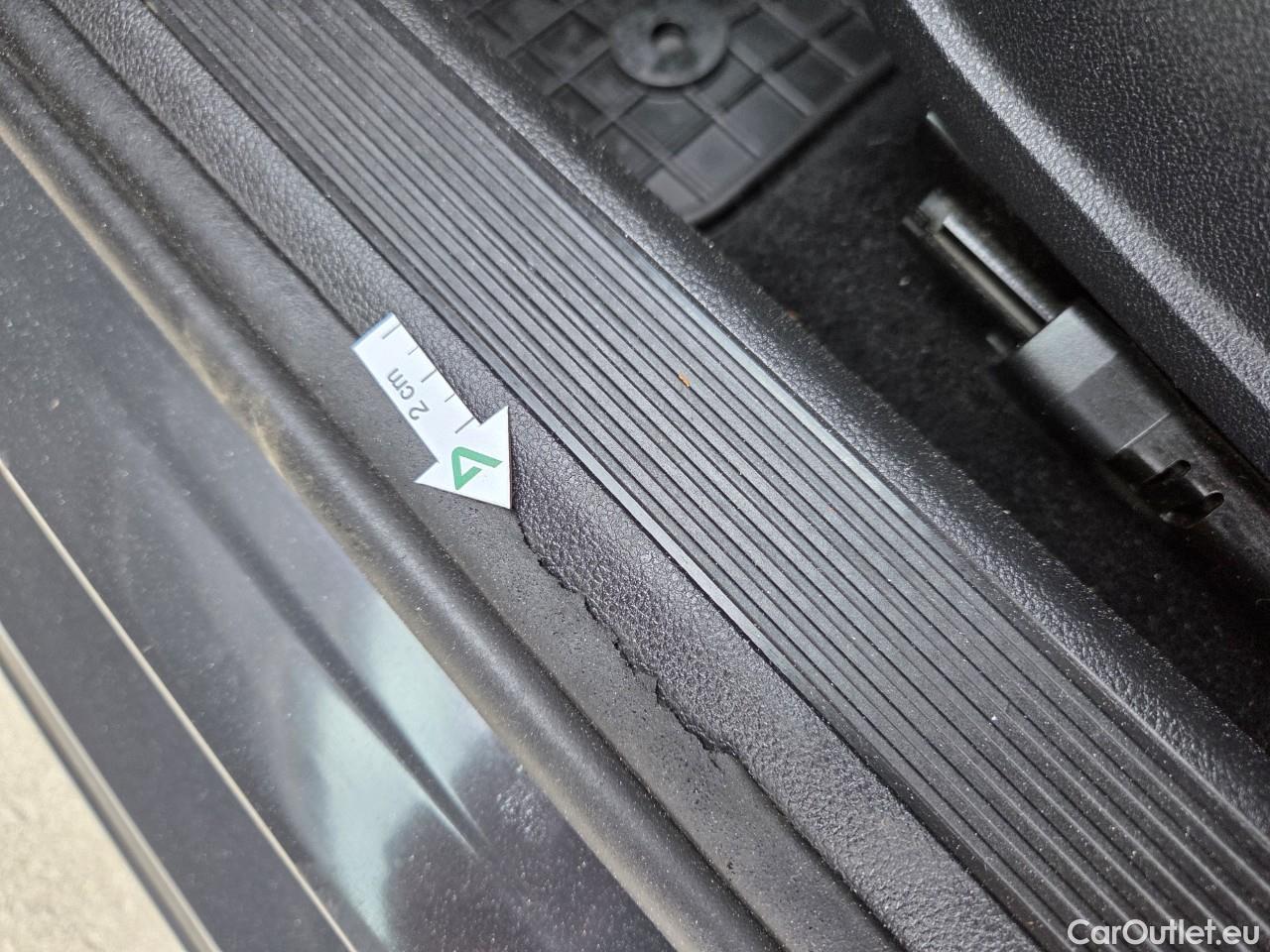  Volkswagen  Golf  Life 1.0 TSI #60