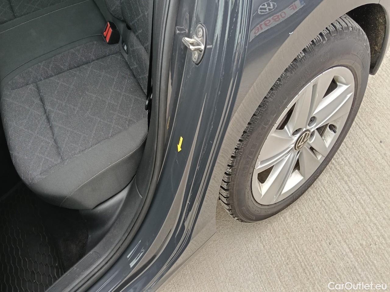  Volkswagen  Golf  Life 1.0 TSI #33