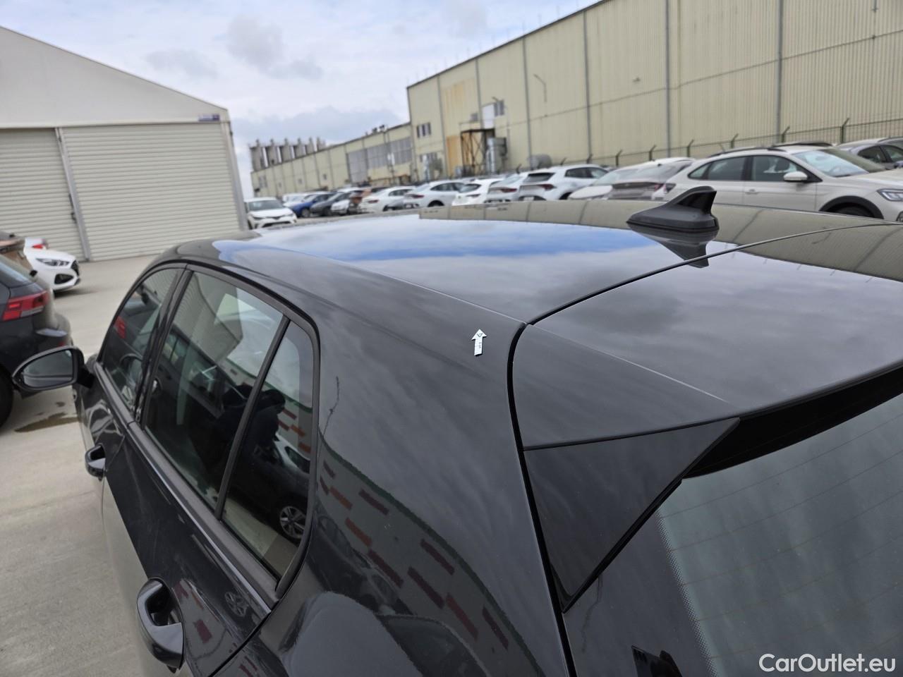  Volkswagen  Golf  Life 1.0 TSI #31