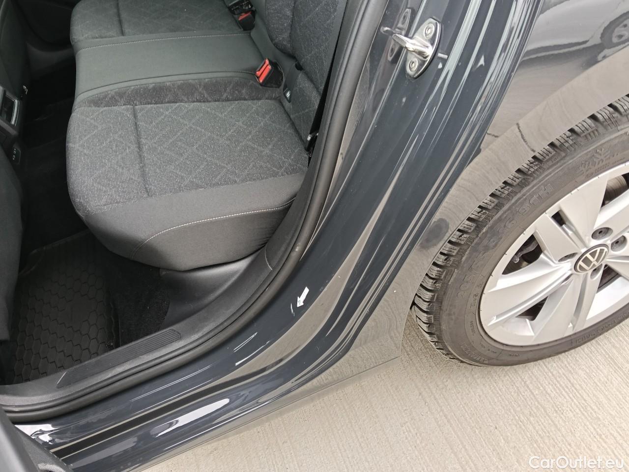  Volkswagen  Golf  Life 1.0 TSI #26