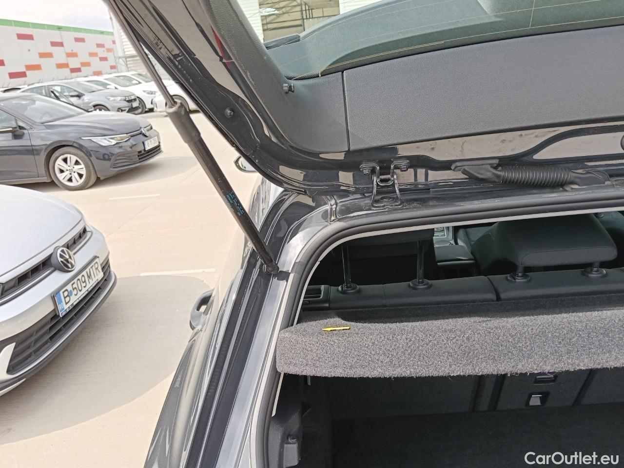  Volkswagen  Golf  Life 1.0 TSI #26
