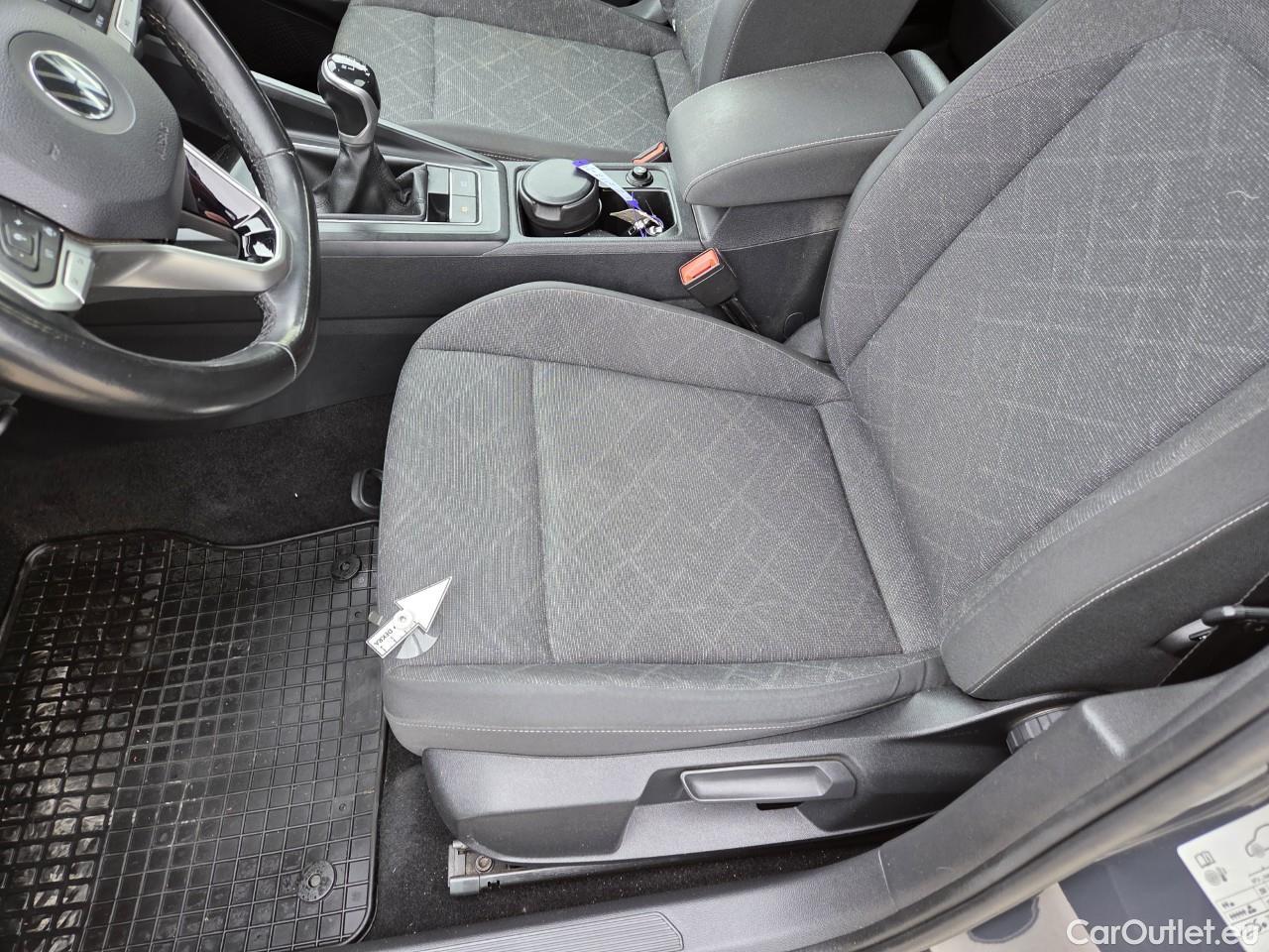  Volkswagen  Golf  Life 1.0 TSI #39