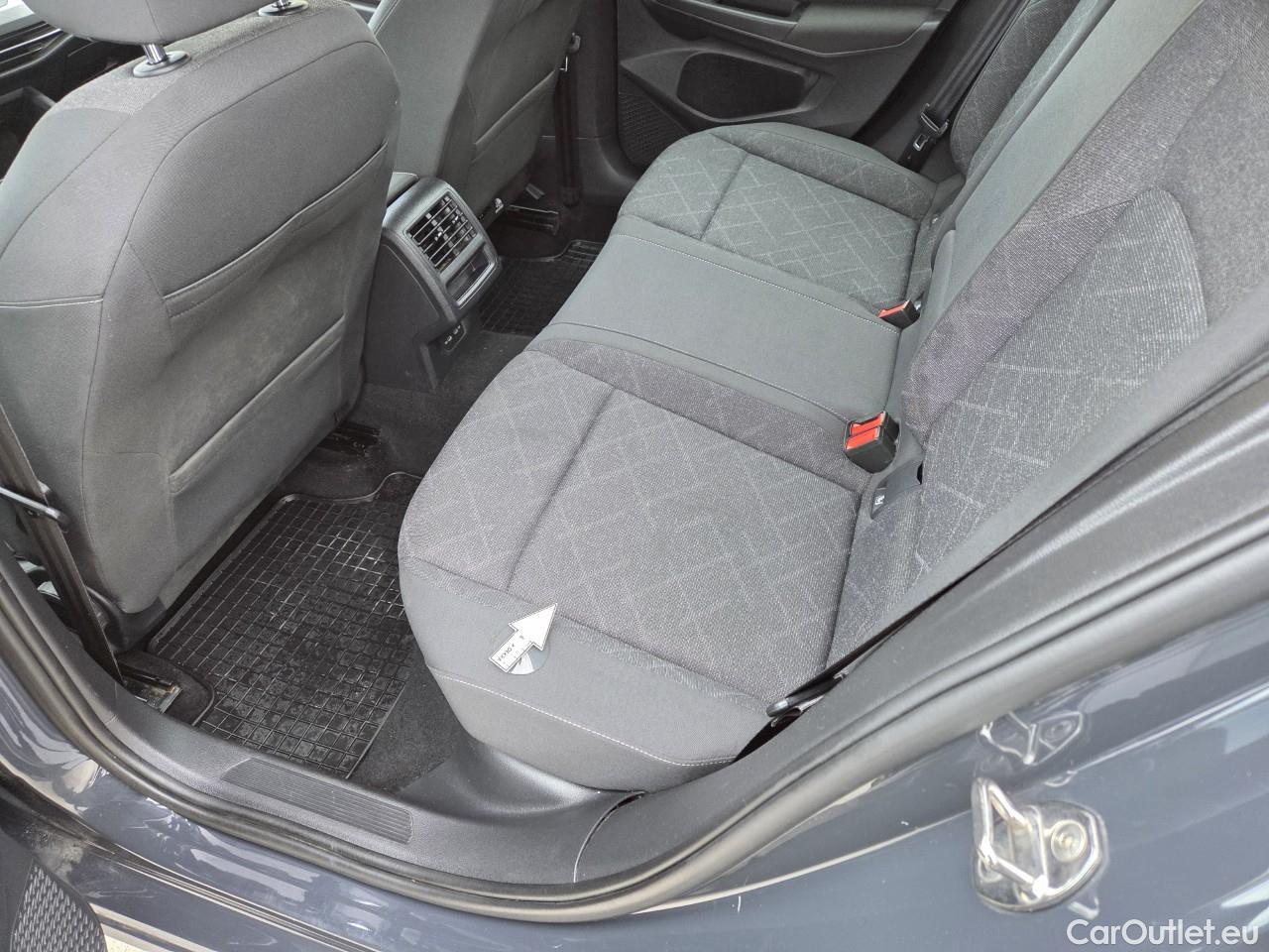  Volkswagen  Golf  Life 1.0 TSI #53