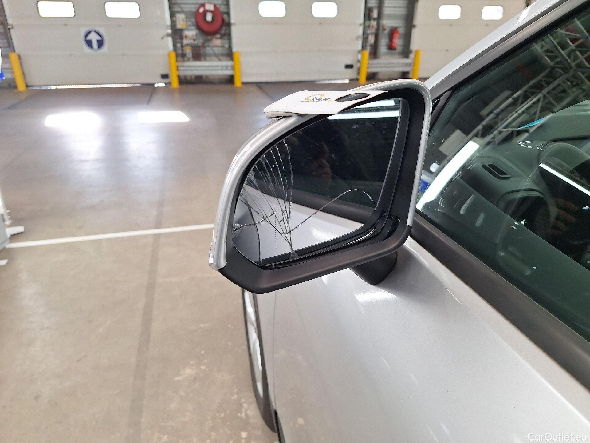 Volvo  XC 40 Volvo, XC40 '17, Volvo XC40 T3 XC40 5d #32
