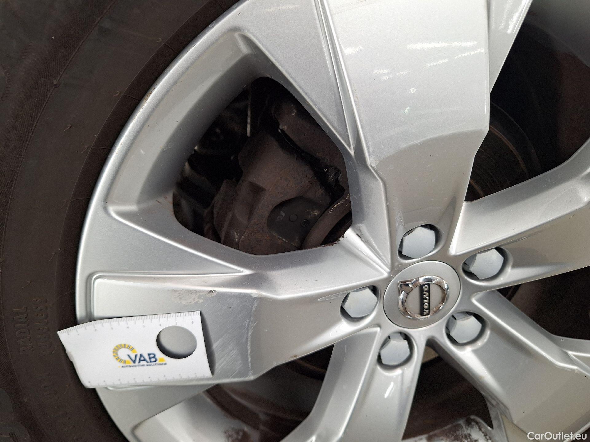  Volvo  XC 40 Volvo, XC40 '17, Volvo XC40 T3 Momentum Pro 5d #58