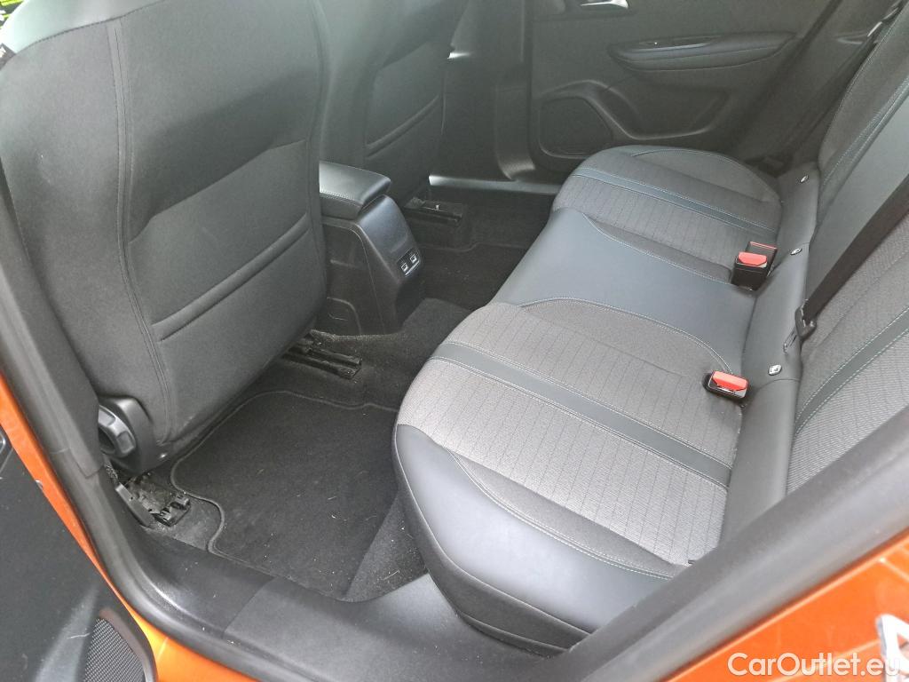  Peugeot  2008 PEUGEOT  / 2019 / 5P / todoterreno Allure Pack BlueHDI 130 S&S EAT8 #22