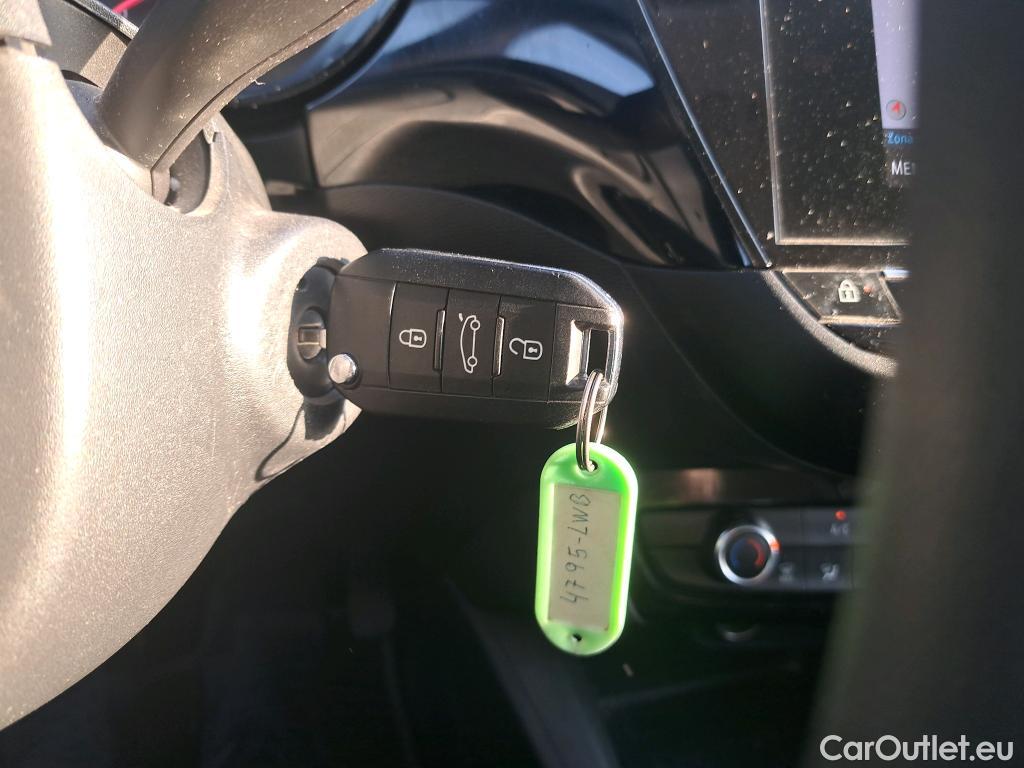 Opel  Corsa OPEL  / 2019 / 5P / berlina con portón 1.2T XHL 74kW (100CV) Edition (AC2) #3