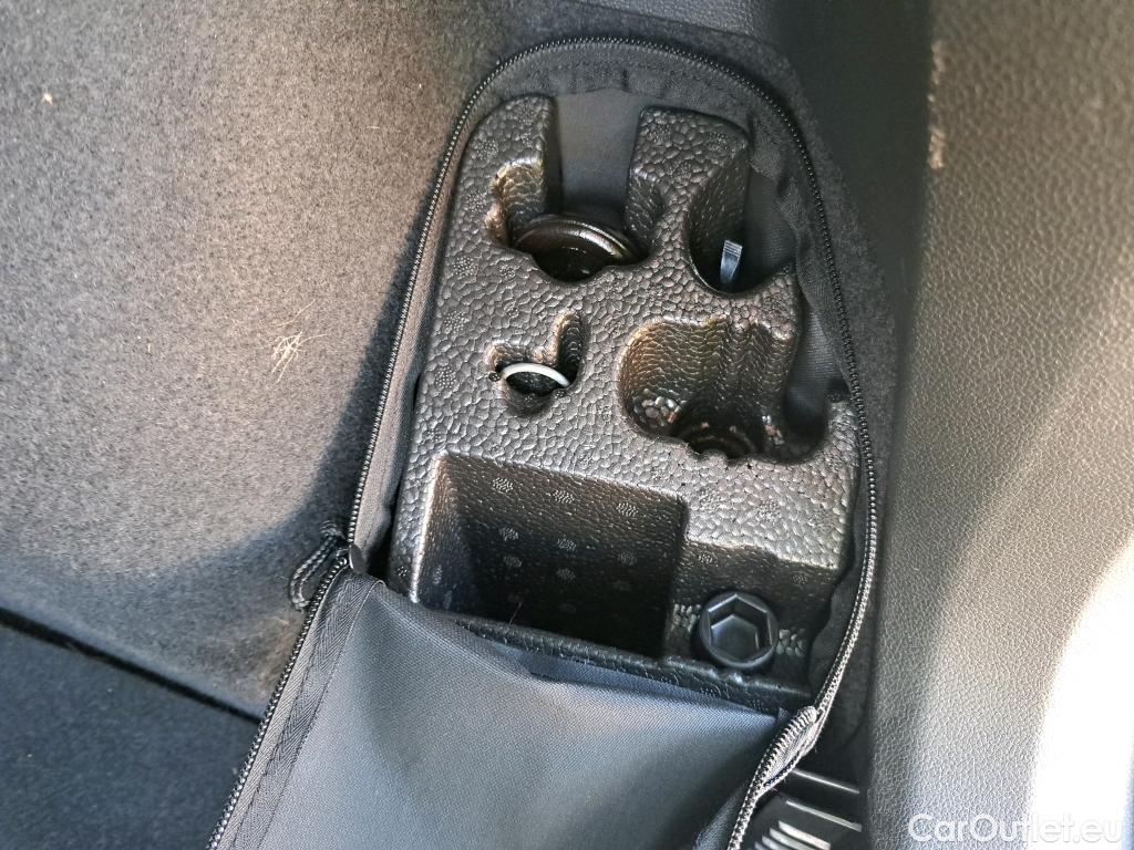  Volkswagen  Tiguan VOLKSWAGEN  / 2020 / 5P / todoterreno Urban Sport 2.0 TDI 110kW (150CV) DSG #9