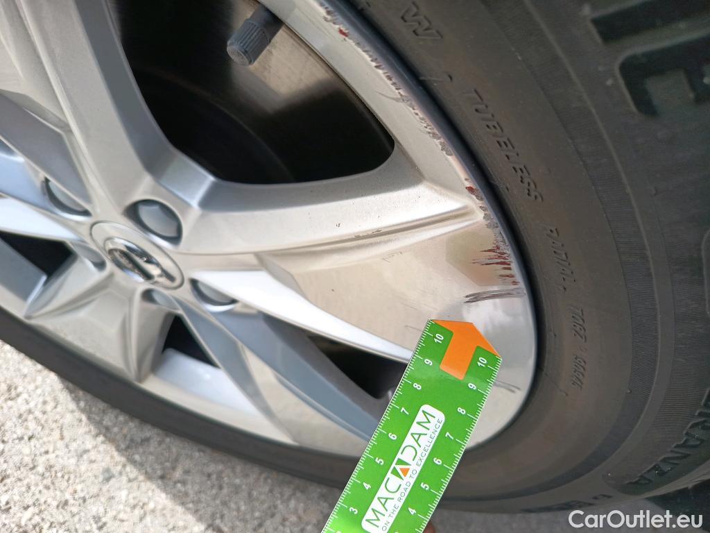  Volvo  XC60 VOLVO  todoterreno 2.0 B4 D Momentum Pro Auto 200 CV #18