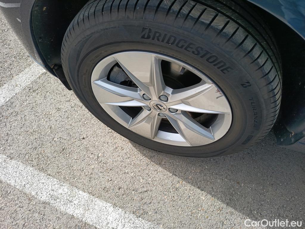  Volvo  XC60 VOLVO  todoterreno 2.0 B4 D Momentum Pro Auto 200 CV #17