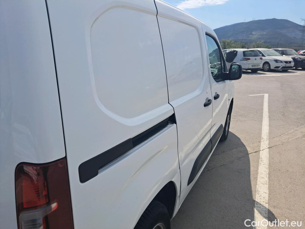  Peugeot  Partner PEUGEOT  / 2018 / 3P / furgón derivado de turismo Pro Standard 600kg BlueHDi 73kW (AC) #18