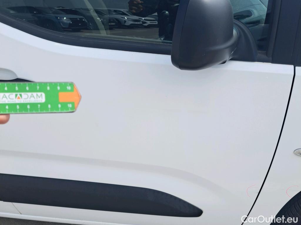  Peugeot  Partner PEUGEOT  / 2018 / 3P / furgón derivado de turismo Pro Standard 600kg BlueHDi 73kW (AC) #46