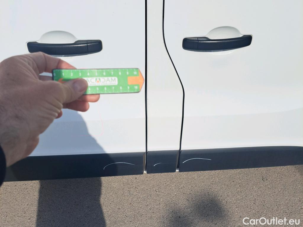 Renault  Trafic RENAULT  / 2019 / 4P / furgón Furgón 27 L1H1 Energy BluedCi 88 kW (AC) #44