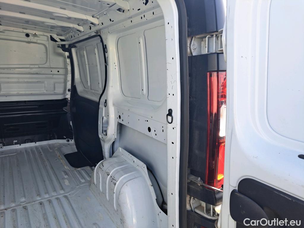  Renault  Trafic RENAULT  / 2019 / 4P / furgón Furgón 27 L1H1 Energy BluedCi 88 kW (AC) #41