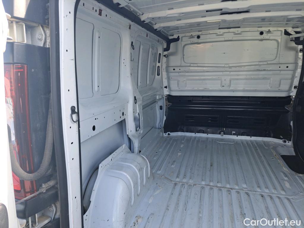  Renault  Trafic RENAULT  / 2019 / 4P / furgón Furgón 27 L1H1 Energy BluedCi 88 kW (AC) #40