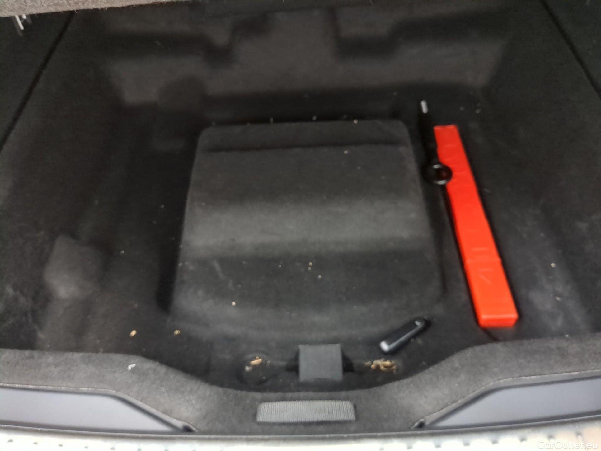  LYNK & Co  01 LYNK & CO  / 2020 / 5P / SUV 1.5 261ch  Hybride Rechargeable OPERATION STOCK #10
