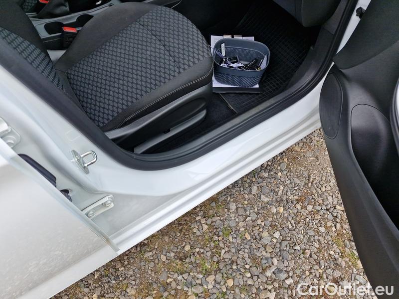  Opel  Astra  K Sports Tourer (2015) ST 1.5CDTi 77 Edition 5d #22