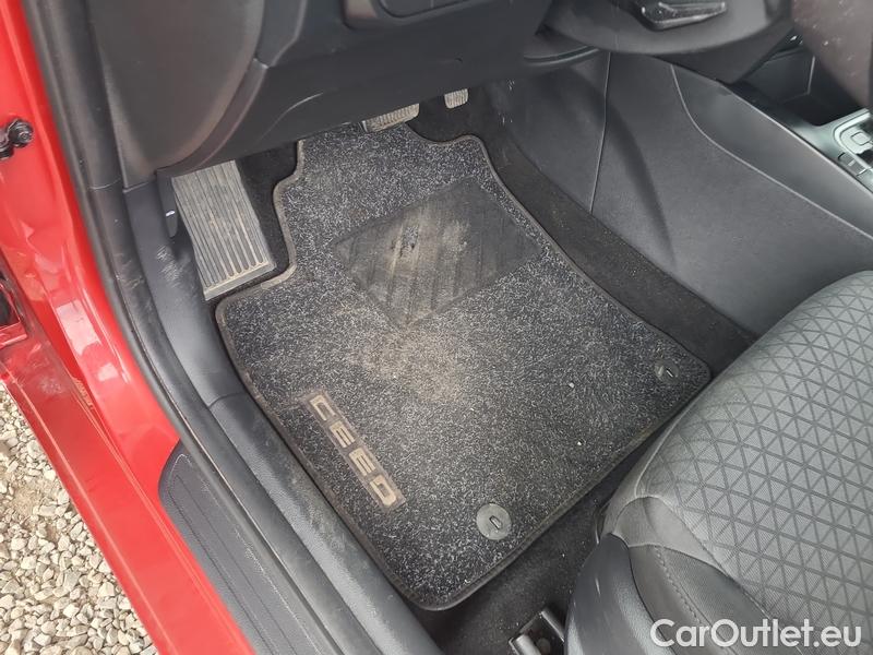  KIA  Cee'd Ceed Sportswagon (2018->) Ceed SW 1.5 T-GDI 118 Spin AT #8