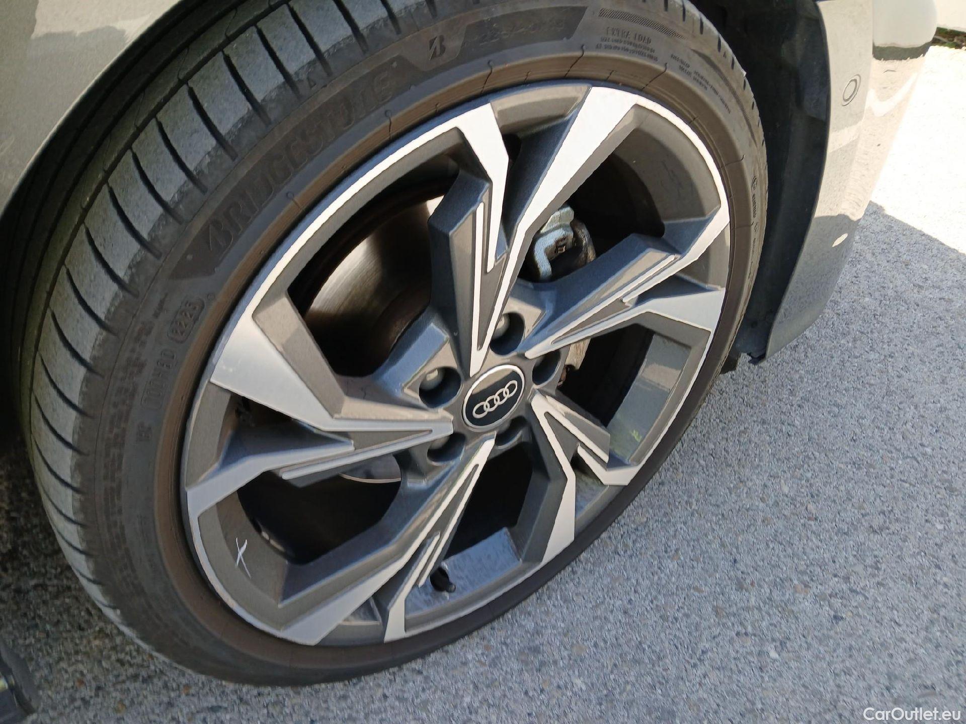  Audi  A3 AUDI  / 2020 / 5P / berlina con portón Sportback Black line 35 TDI 110kW S tron #6