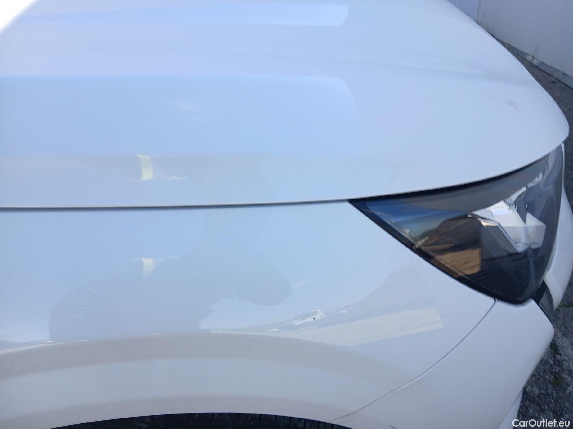  Peugeot  208 PEUGEOT  / 2019 / 5P / berlina con portón PureTech 73kW (100CV) Allure (CX) #24
