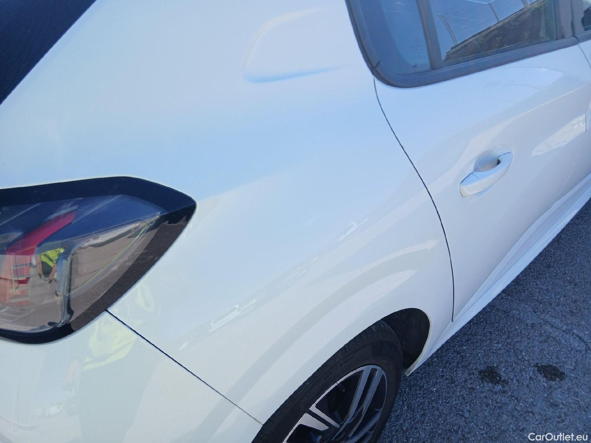  Peugeot  208 PEUGEOT  / 2019 / 5P / berlina con portón PureTech 73kW (100CV) Allure (CX) #17