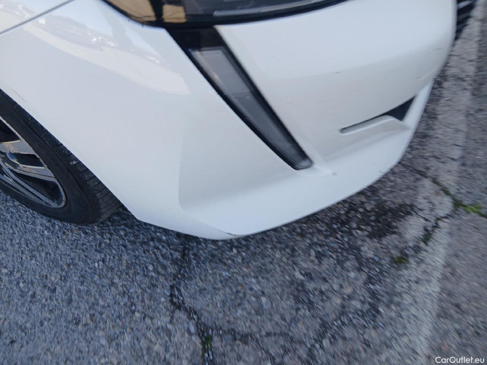  Peugeot  208 PEUGEOT  / 2019 / 5P / berlina con portón PureTech 73kW (100CV) Allure (CX) #1