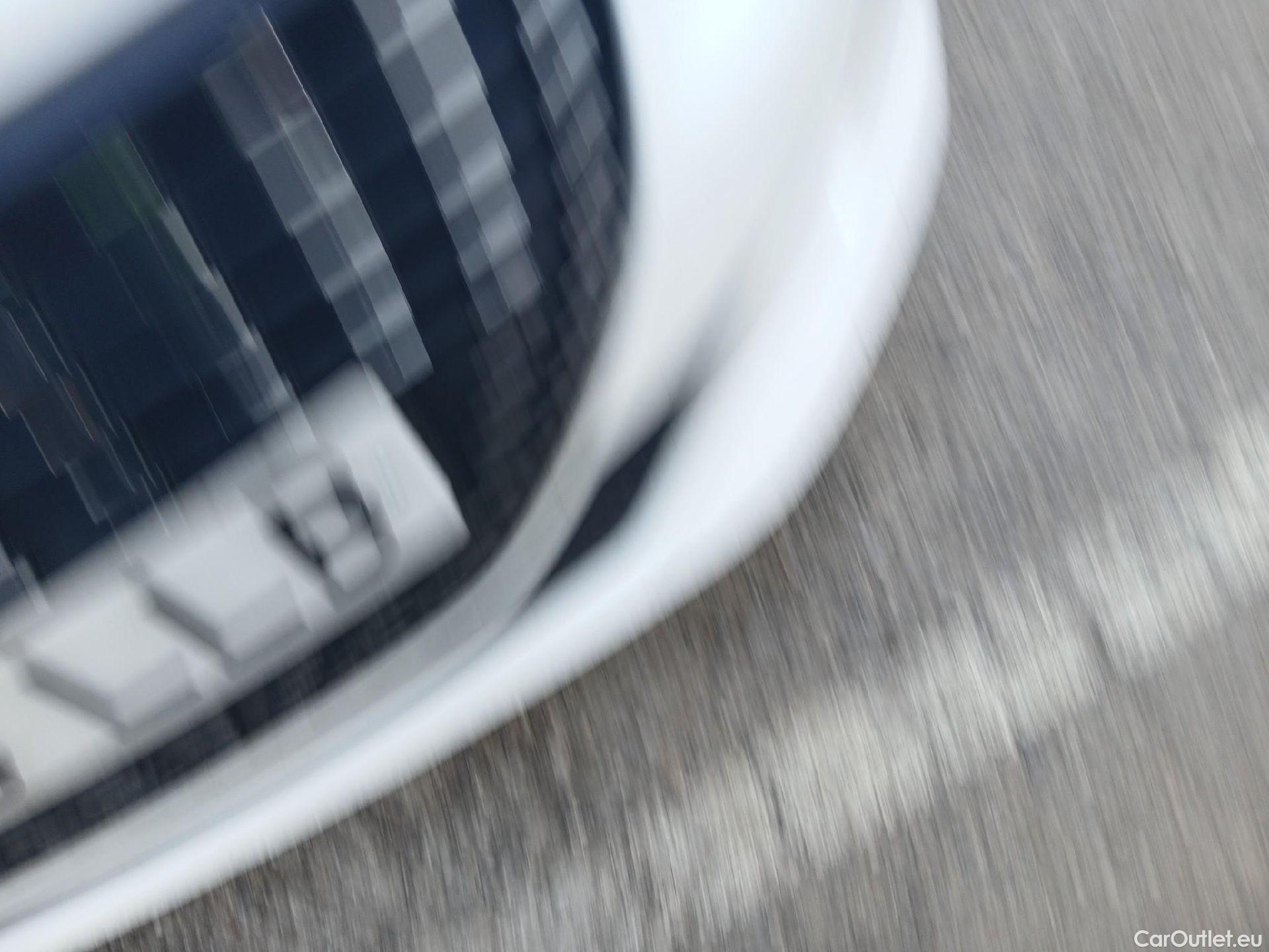 Peugeot  208 PEUGEOT  / 2019 / 5P / berlina con portón PureTech 73kW (100CV) Allure (CX) #3