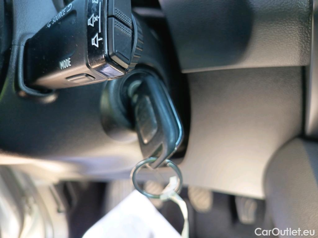  Renault  Captur RENAULT  / 2020 / 5P / todoterreno Intens TCe 90 #3