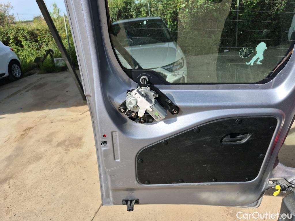  Citroen  Berlingo CITROEN  / 2018 / 5P / monovolumen compacto Talla M BlueHDi 130 S&S 6v 100 AÑOS #9