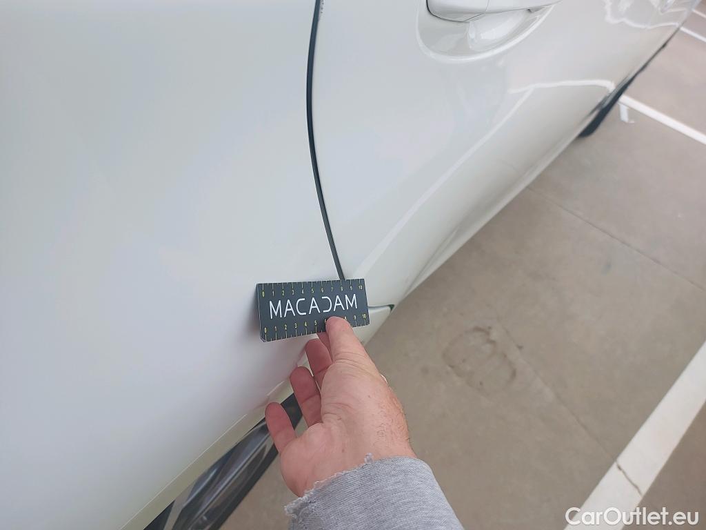  Toyota  Yaris TOYOTA  / 2017 / 5P / berlina con portón 1.5 Hybrid Feel #17
