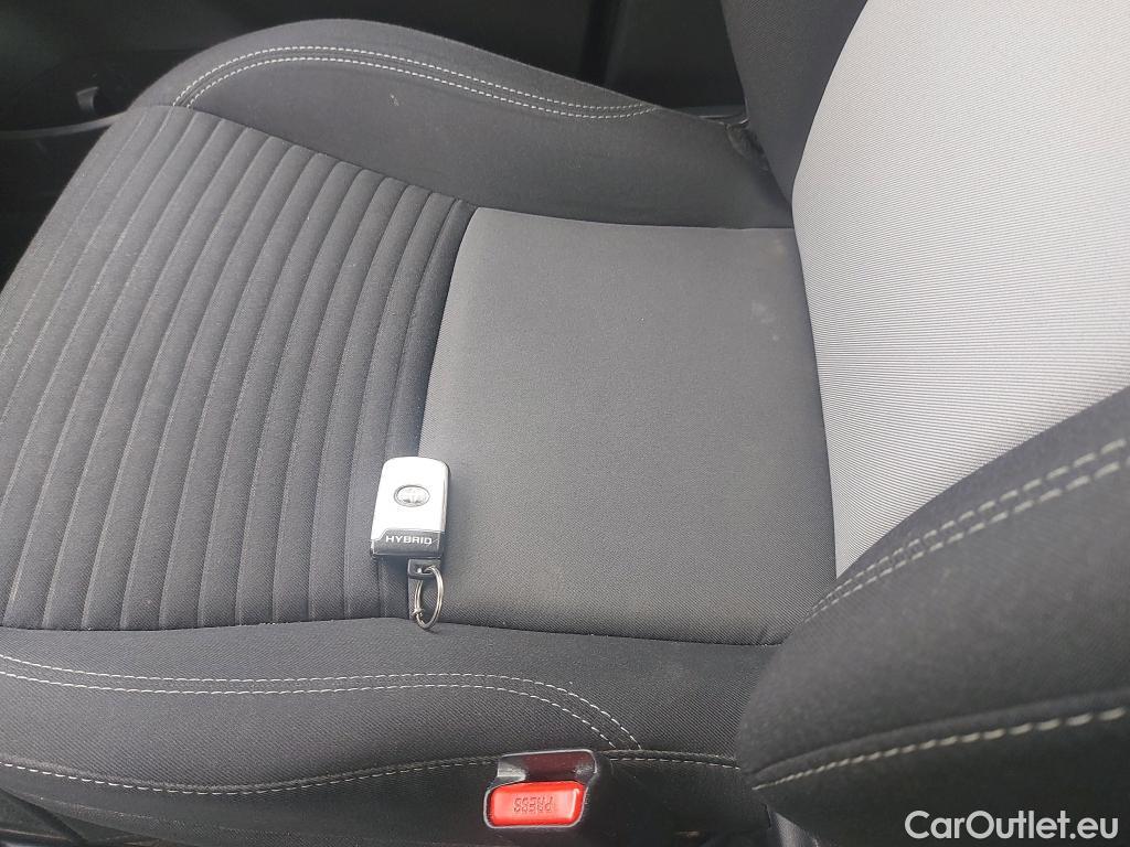  Toyota  Yaris TOYOTA  / 2017 / 5P / berlina con portón 1.5 Hybrid Feel #2