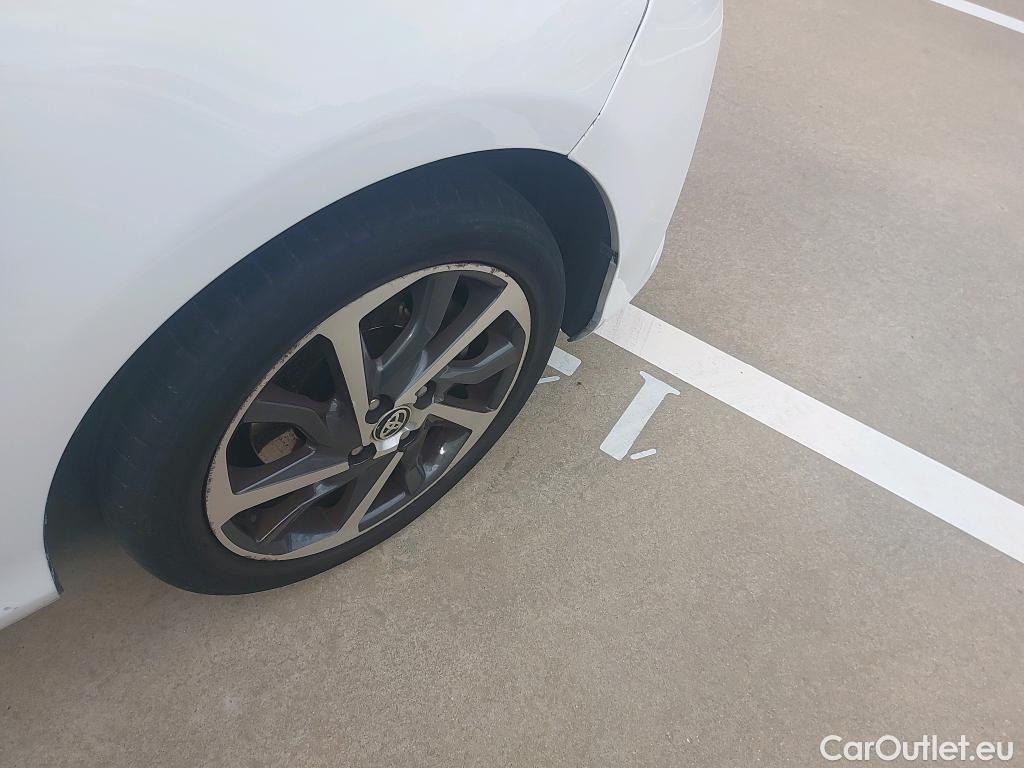  Toyota  Yaris TOYOTA  / 2017 / 5P / berlina con portón 1.5 Hybrid Feel #6